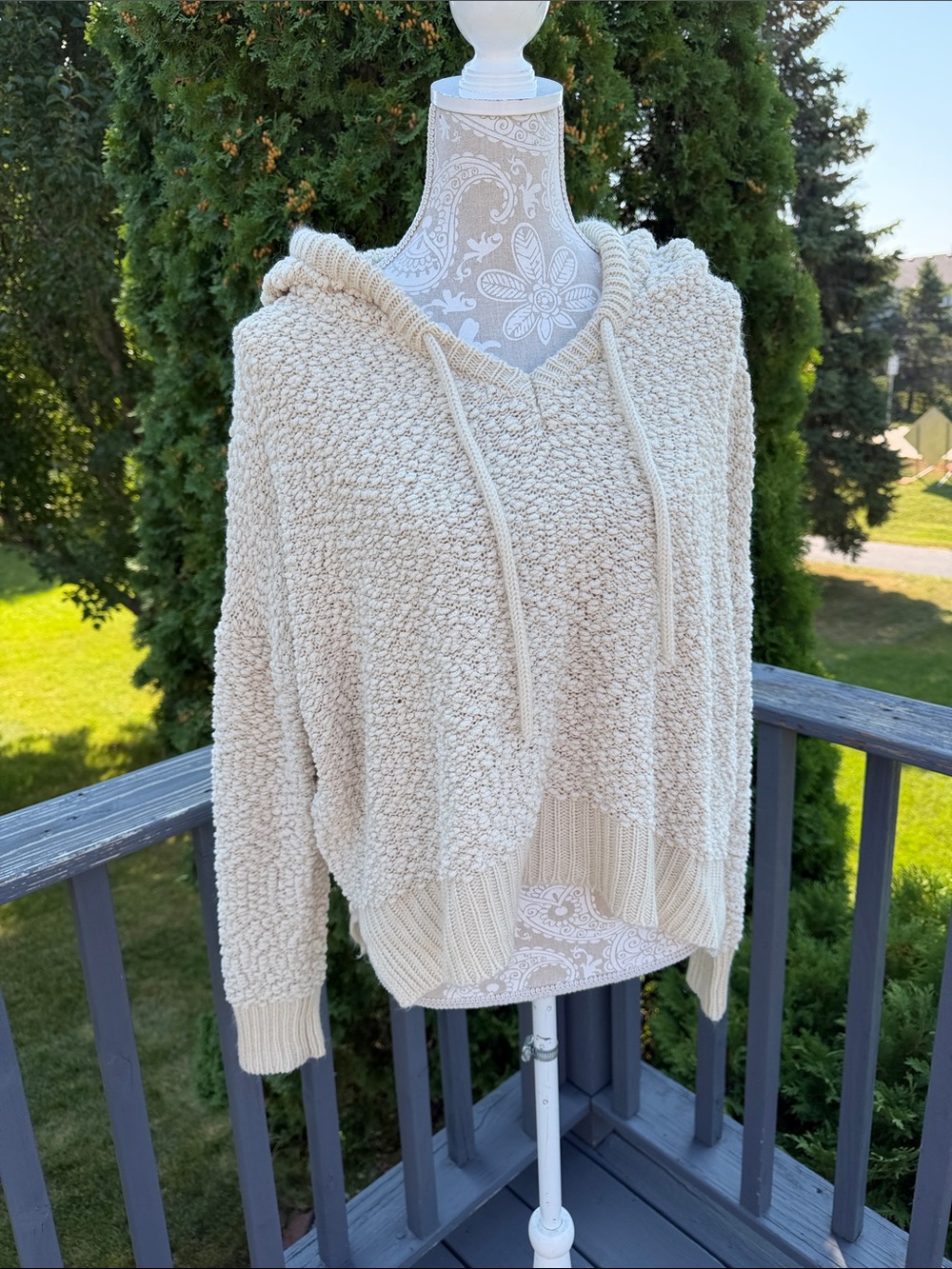 POL Cream Popcorn-Knit V-Neck Hoodie Sweater Sz M/L